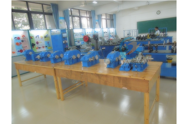 液压实训台上的冲压缸,机器立异实训室(图4) 液压实训台上的冲压缸,机器立异实训室(图4)